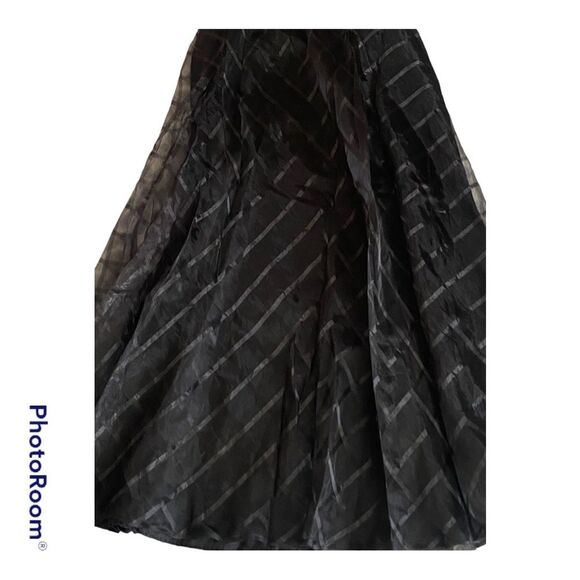 Juniors women’s black silk long skirt, evening wear cocktail Christmas party sz8 - Picture 3 of 4